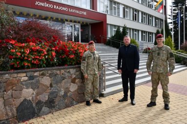 Joniškio rajono savivaldybės meras susitiko su KASP Prisikėlimo apygardos 6-osios rinktinės vadu
