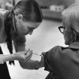 Senjorams – galimybė pasiskiepyti neišeinant iš namų