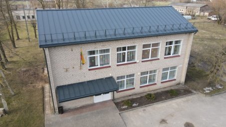 Atnaujintas Gataučių seniūnijos administracinio pastato stogas