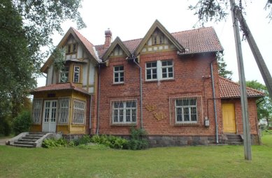 Pasirašyta Žagarės dvaro sodybos šventiko namo langų keitimo darbų sutartis