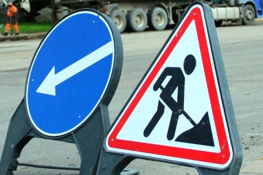 Vietinės reikšmės keliuose vykdomi kelio duobių remonto darbai