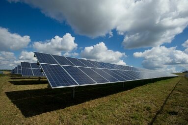 AIE bendrijos, įmonės ir ūkininkai kviečiami teikti paraiškas saulės elektrinėms įsirengti