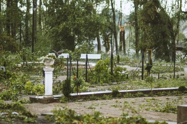 Aptartos pagalbos priemonės joniškiečiams, nukentėjusiems nuo stichinės audros