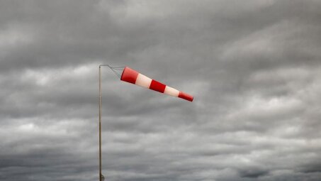 Svarbi informacija kaip elgtis pučiant stipriam vėjui