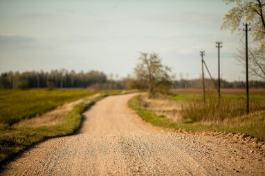 Dėl kelių su žvyro ir grunto danga