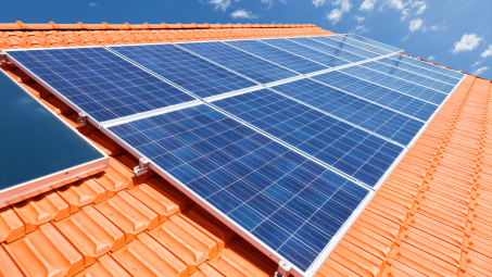 Paskelbtas naujas kvietimas saulės elektrinėms įsigyti
