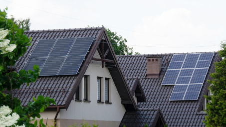 Kviečia gyventojus įsirengti saulės elektrines