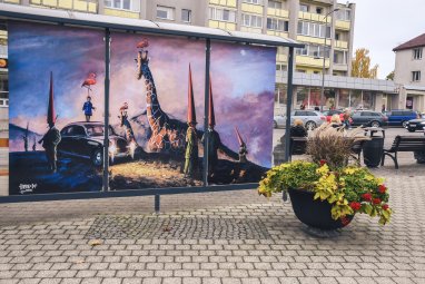 Autobusų stotelės pasipuošė meno kūrėjo Algio Kriščiūno darbais