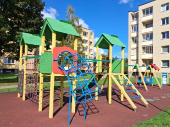 Joniškio mieste atnaujinamos vaikų žaidimų erdvės