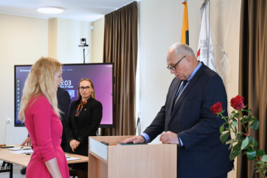 Tarybos posėdyje prisiekė naujas Joniškio rajono savivaldybės tarybos narys